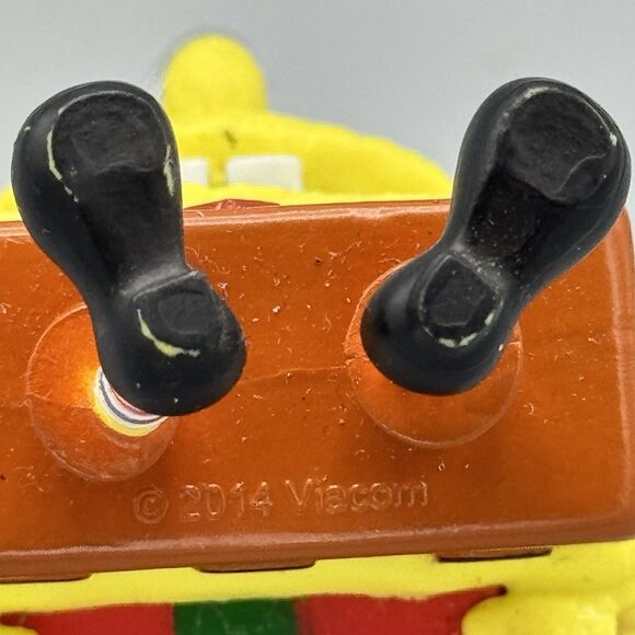 2014 SpongeBob Squarepants Christmas Ornament Viacom Holding Gift Behind Back - Picture 4 of 9